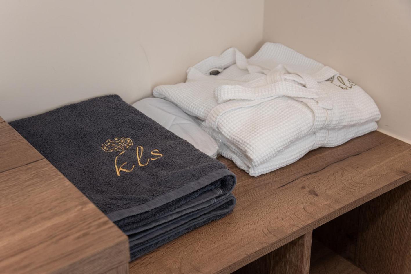 Kaiser Luxury Hotel de apartamente Achílleion